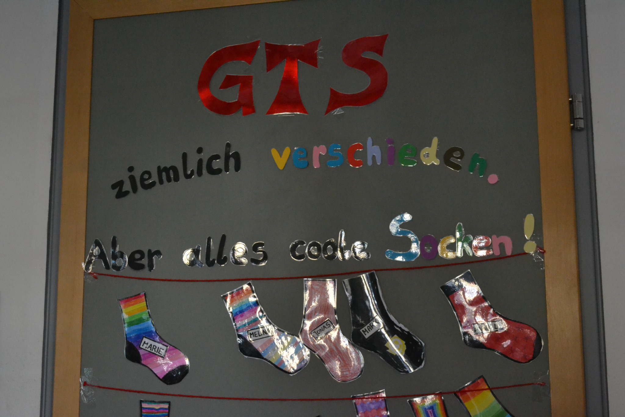 Von Kindern gestaltetes GTS-Schild