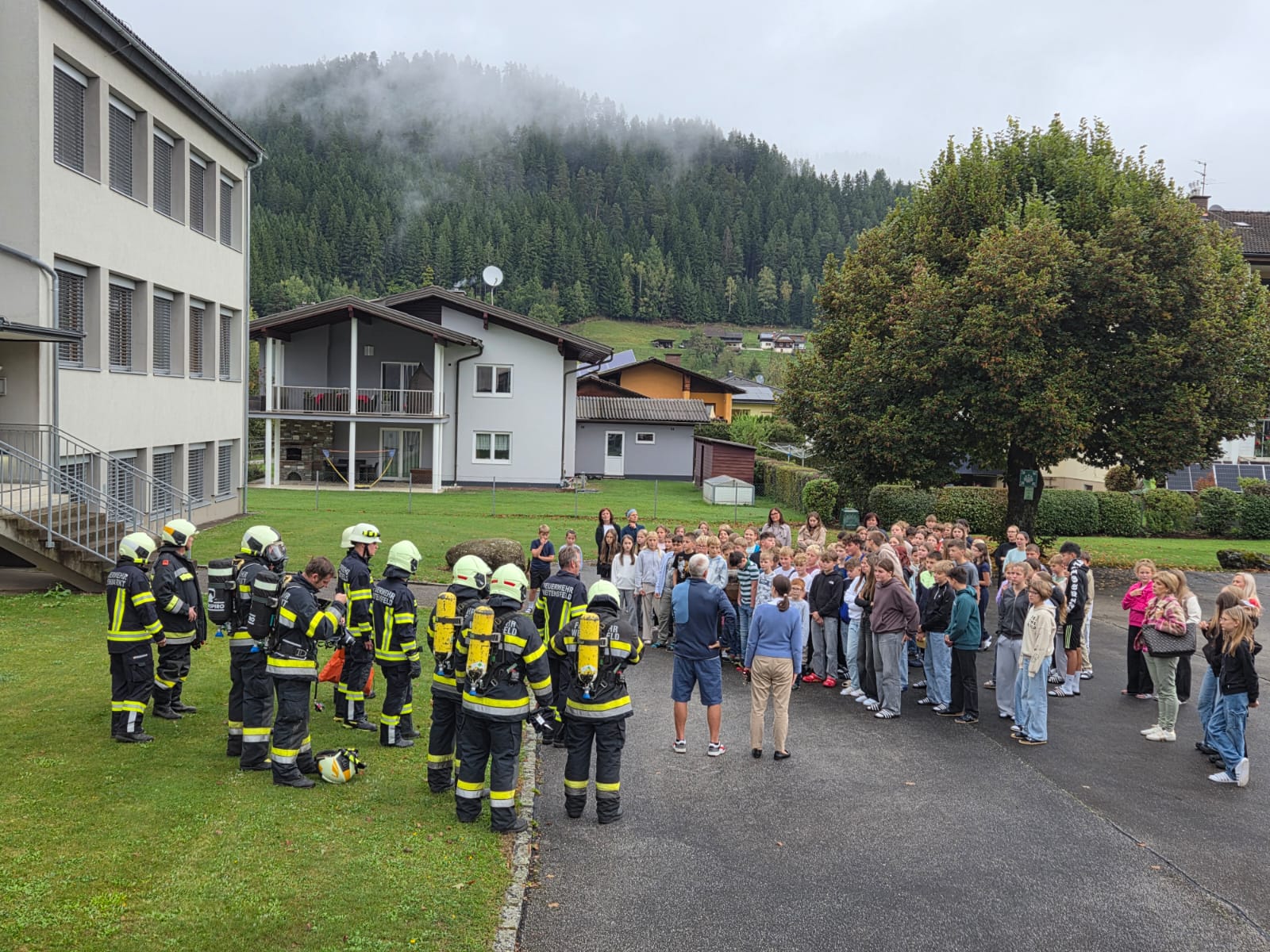 Räumungsübung MS Weitensfeld mit FF Weitensfeld und FF Altenmarkt