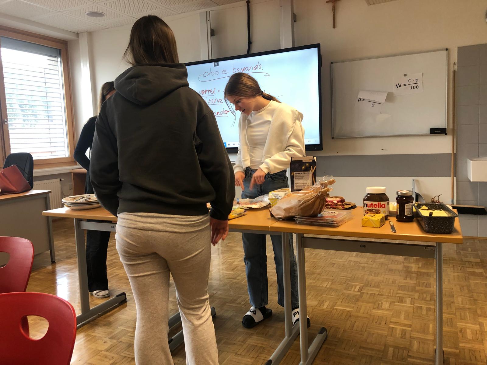 Una cena insieme – Ein gemeinsames Essen der Italienischgruppe der 4. Klasse – Bild 2