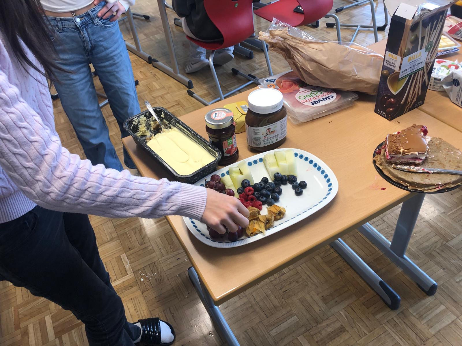 Una cena insieme – Ein gemeinsames Essen der Italienischgruppe der 4. Klasse – Bild 6