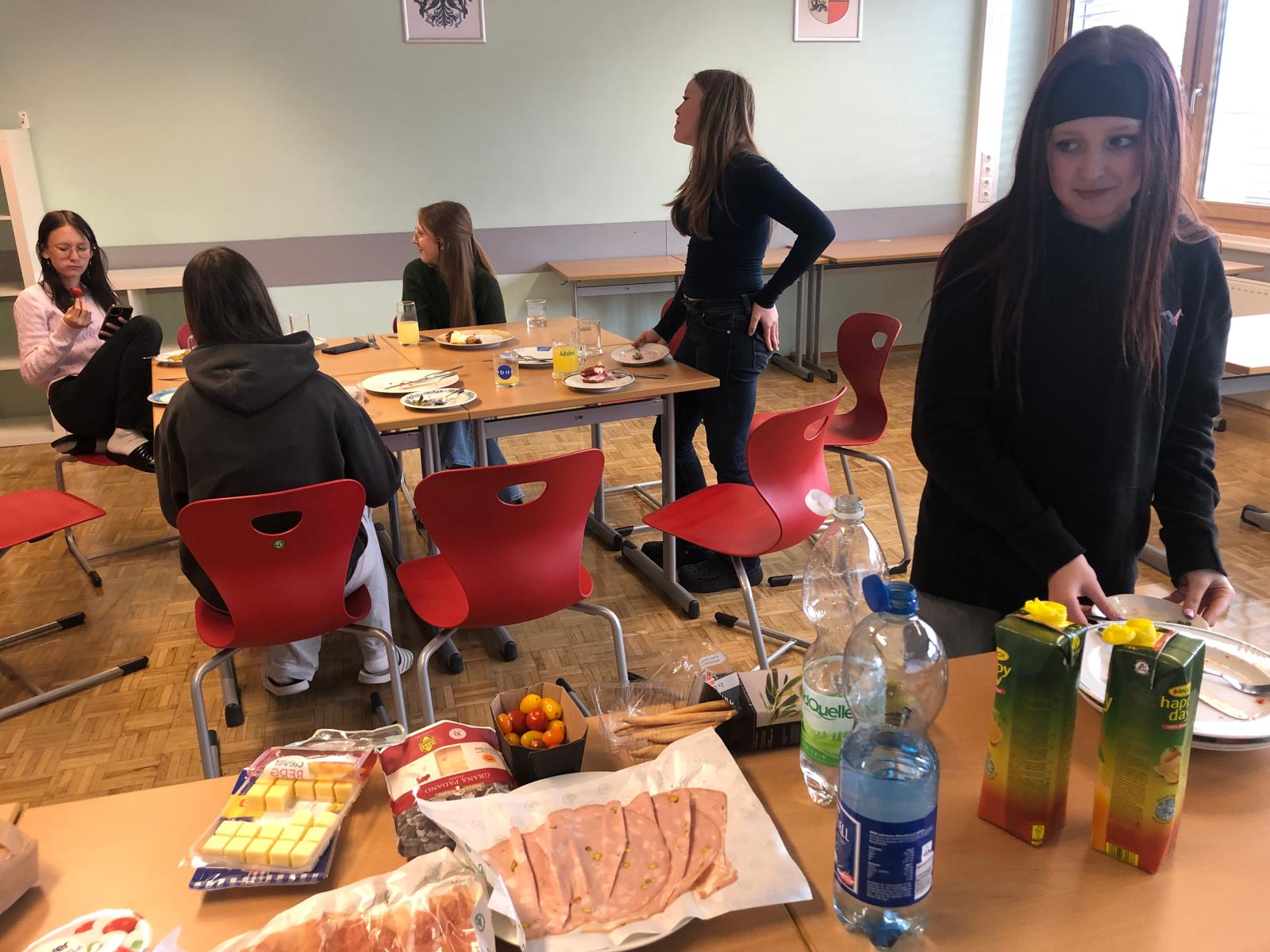 Una cena insieme – Ein gemeinsames Essen der Italienischgruppe der 4. Klasse – Bild 7