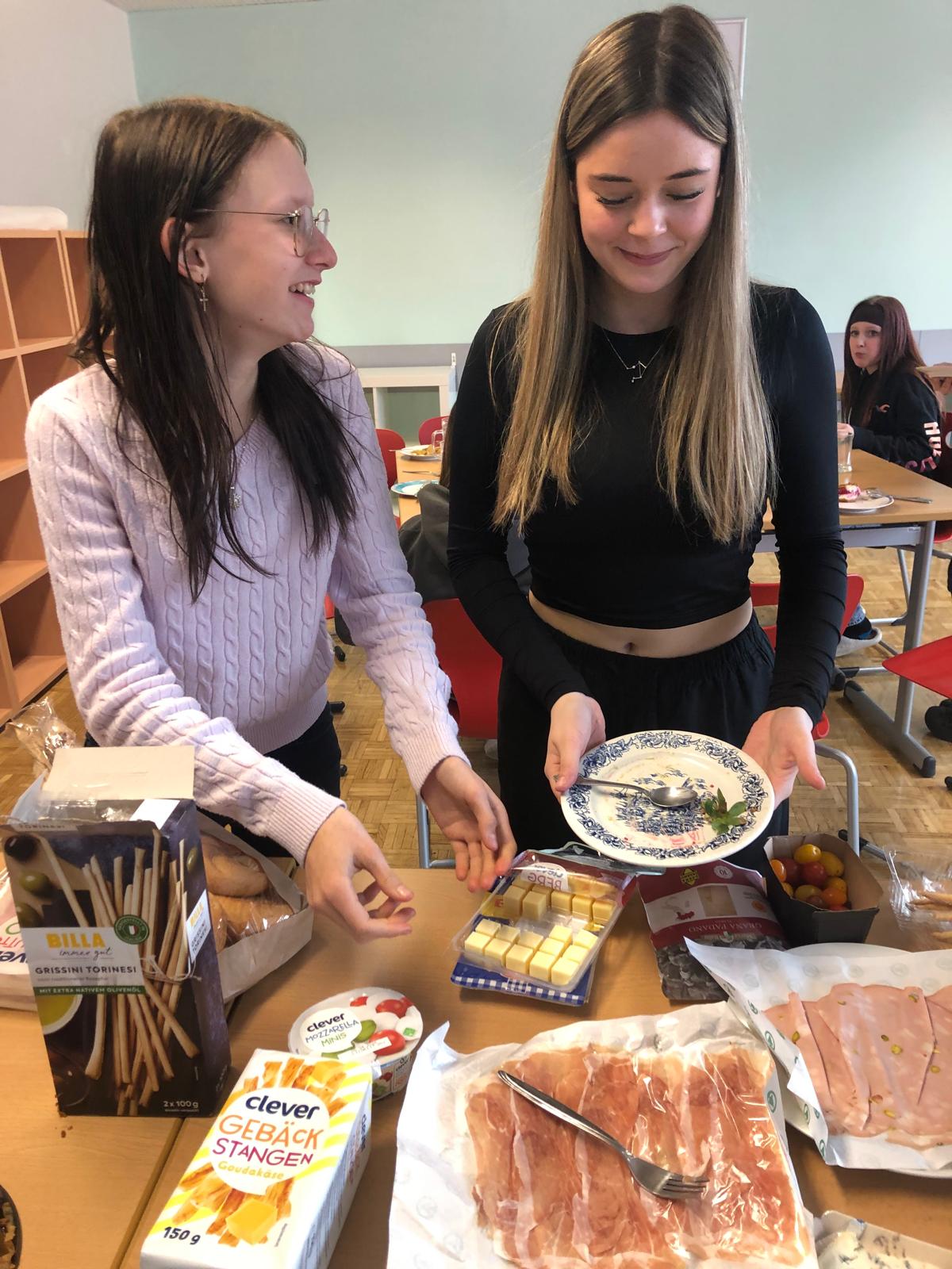 Una cena insieme – Ein gemeinsames Essen der Italienischgruppe der 4. Klasse – Bild 8