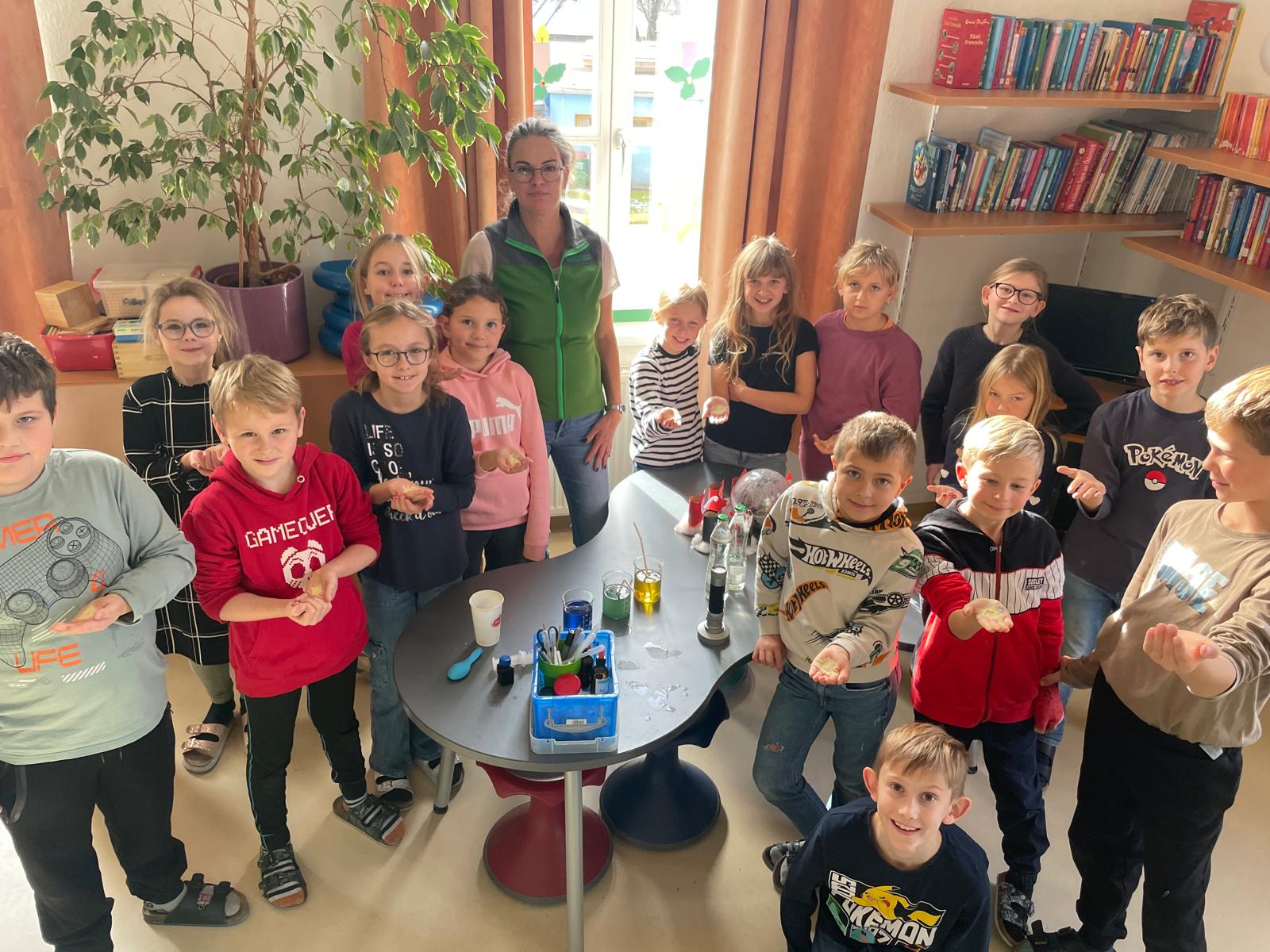 Mobile Klimaschule des Nationalparks Hohe Tauern zu Gast in der Volksschule Weitensfeld
