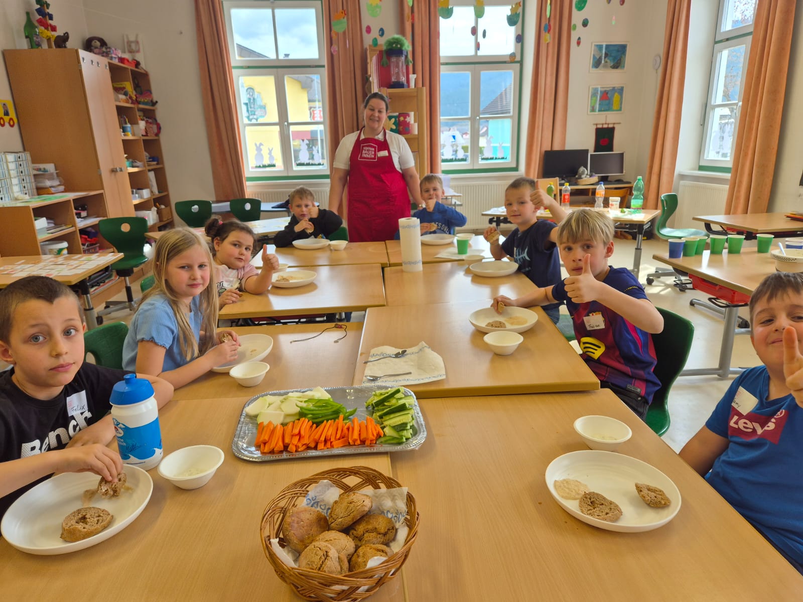 Besuch der Seminarbäurinnen in der 1. Klasse Volksschule – Bild 5