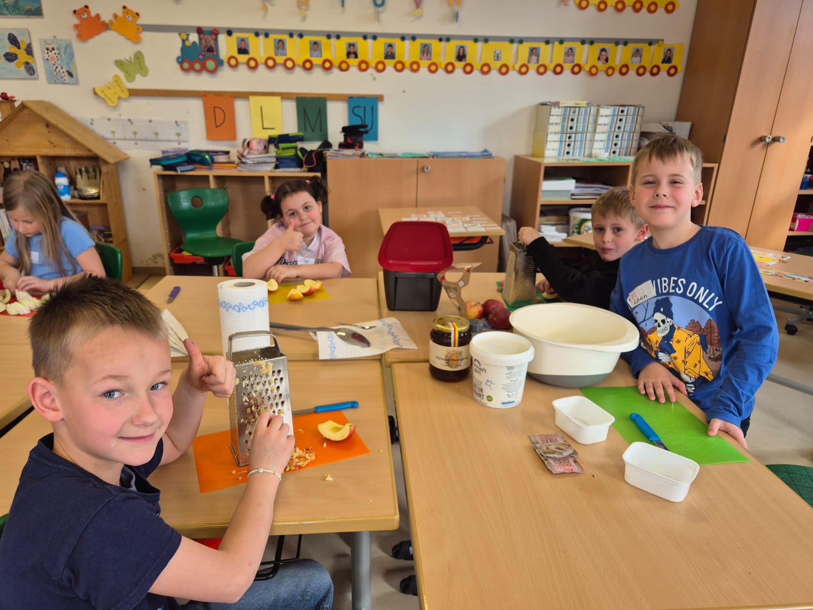 Besuch der Seminarbäurinnen in der 1. Klasse Volksschule – Bild 10