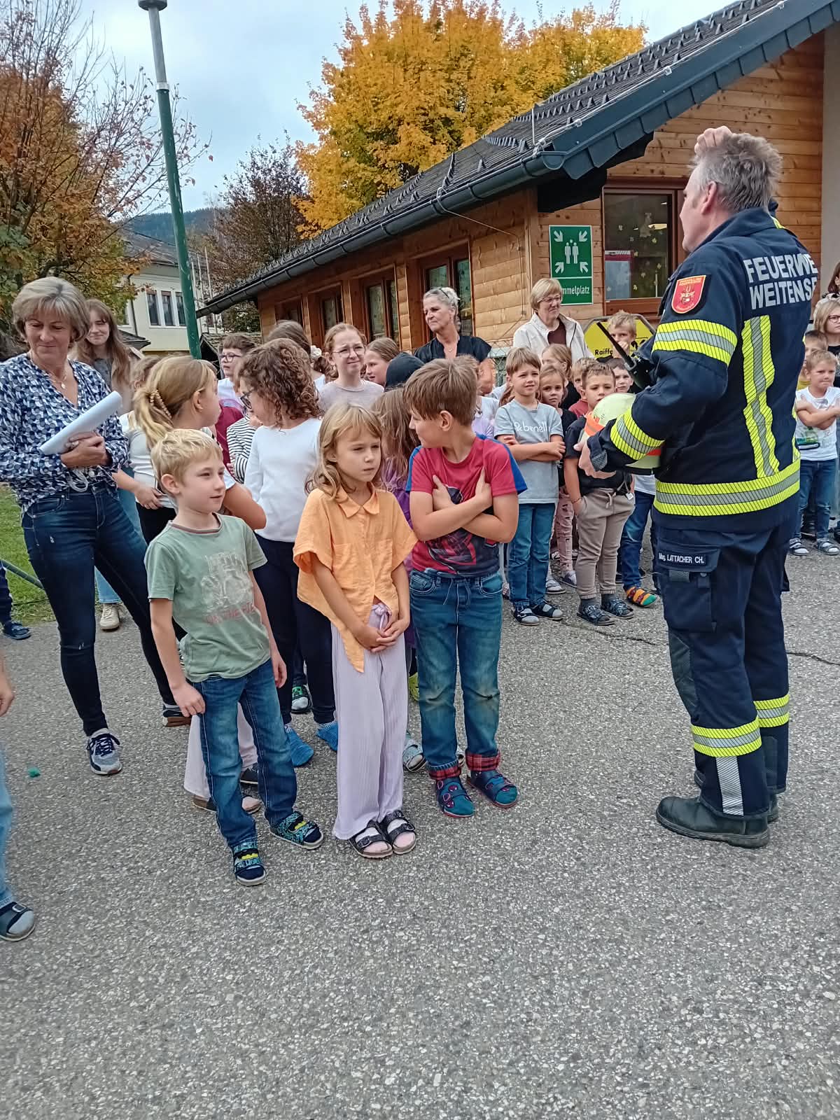 Erfolgreiche Räumungsübung an der Volksschule Weitensfeld – Bild 3